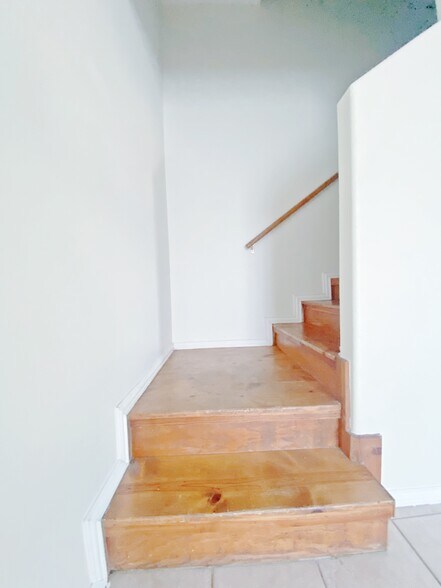 Building Photo - 737 Sonesta Dr