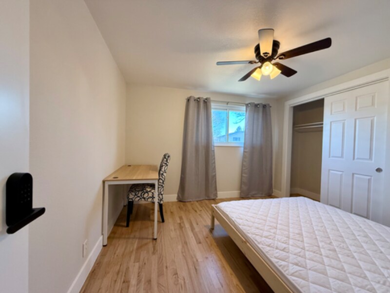 Building Photo - 9989 Dodge Dr