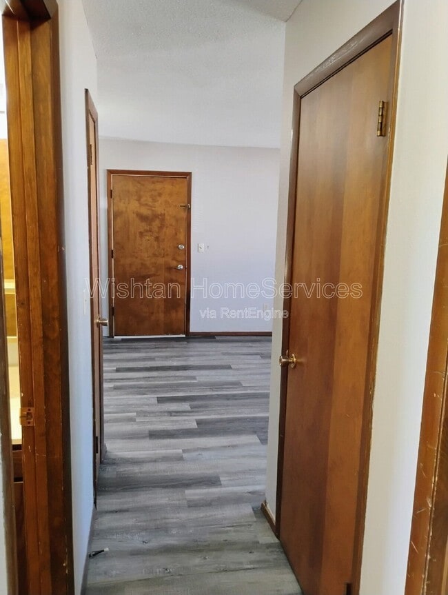 Building Photo - 223 S F St