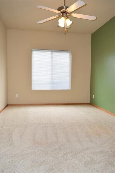 Building Photo - 1815 SW White Birch Cir #5