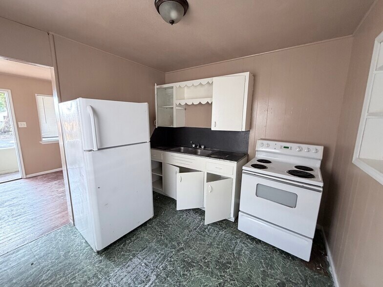 Building Photo - 17 Midway Dr