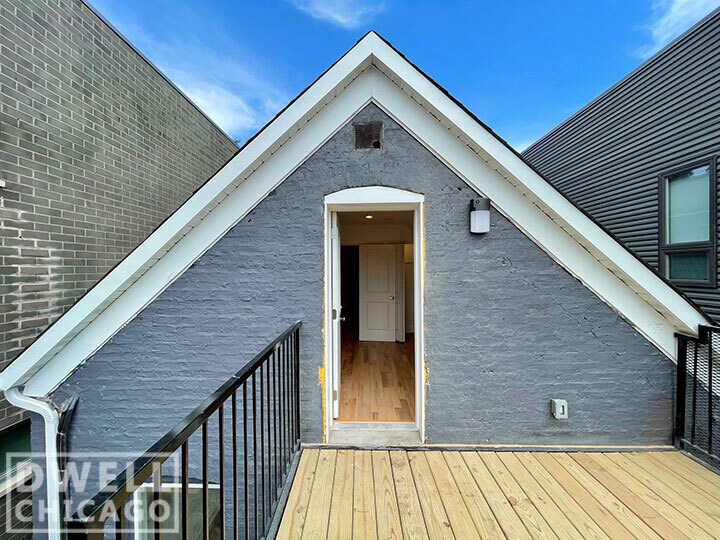 Building Photo - 1851 W Dickens Ave