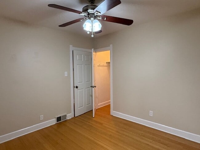 Building Photo - House For Lease