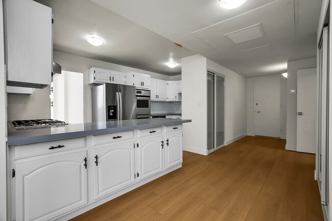 Building Photo - 17352 Sunset Blvd