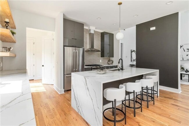 Building Photo - 1554 Columbia Cir