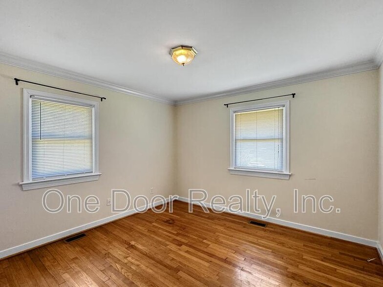Building Photo - 117 Winston Dr