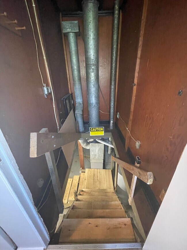 Building Photo - 3 Bedroom Single Family Home