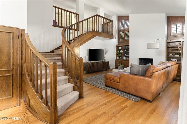 Building Photo - 1025 E Morten Ave