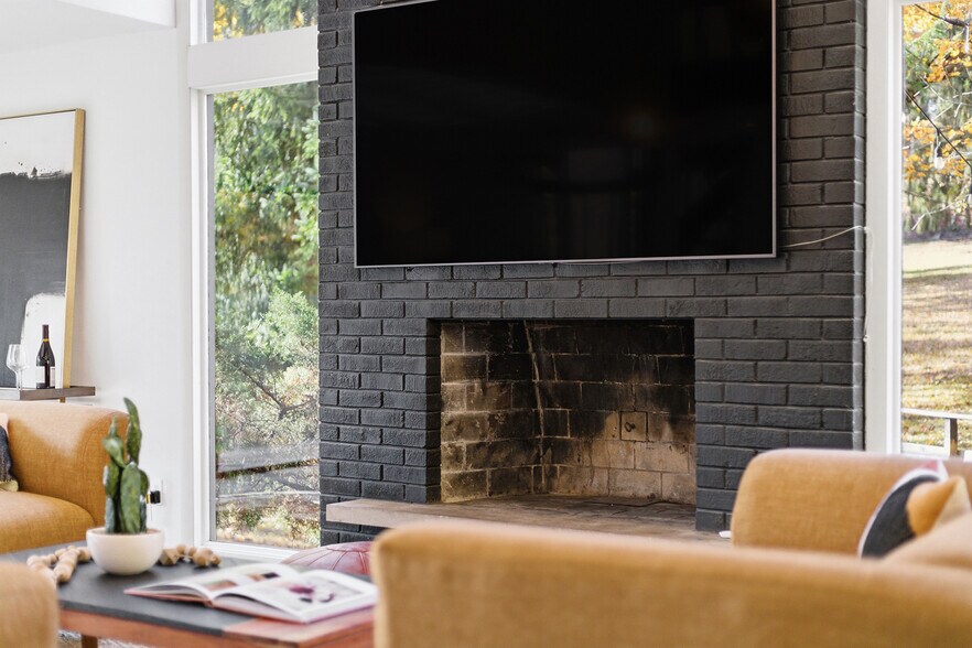 Building Photo - 1 Myrtle Hill Rd