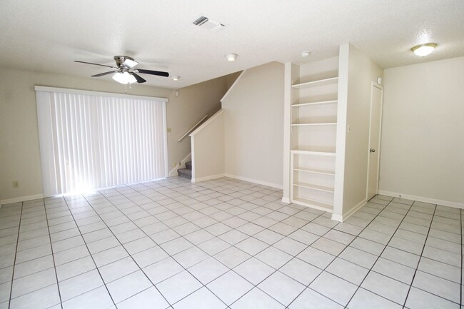 Building Photo - 949 Schertz Pkwy