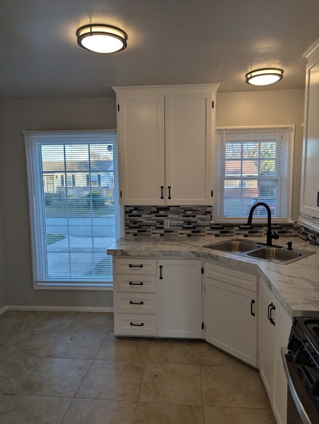 Building Photo - 4376 N Frankfort Pl