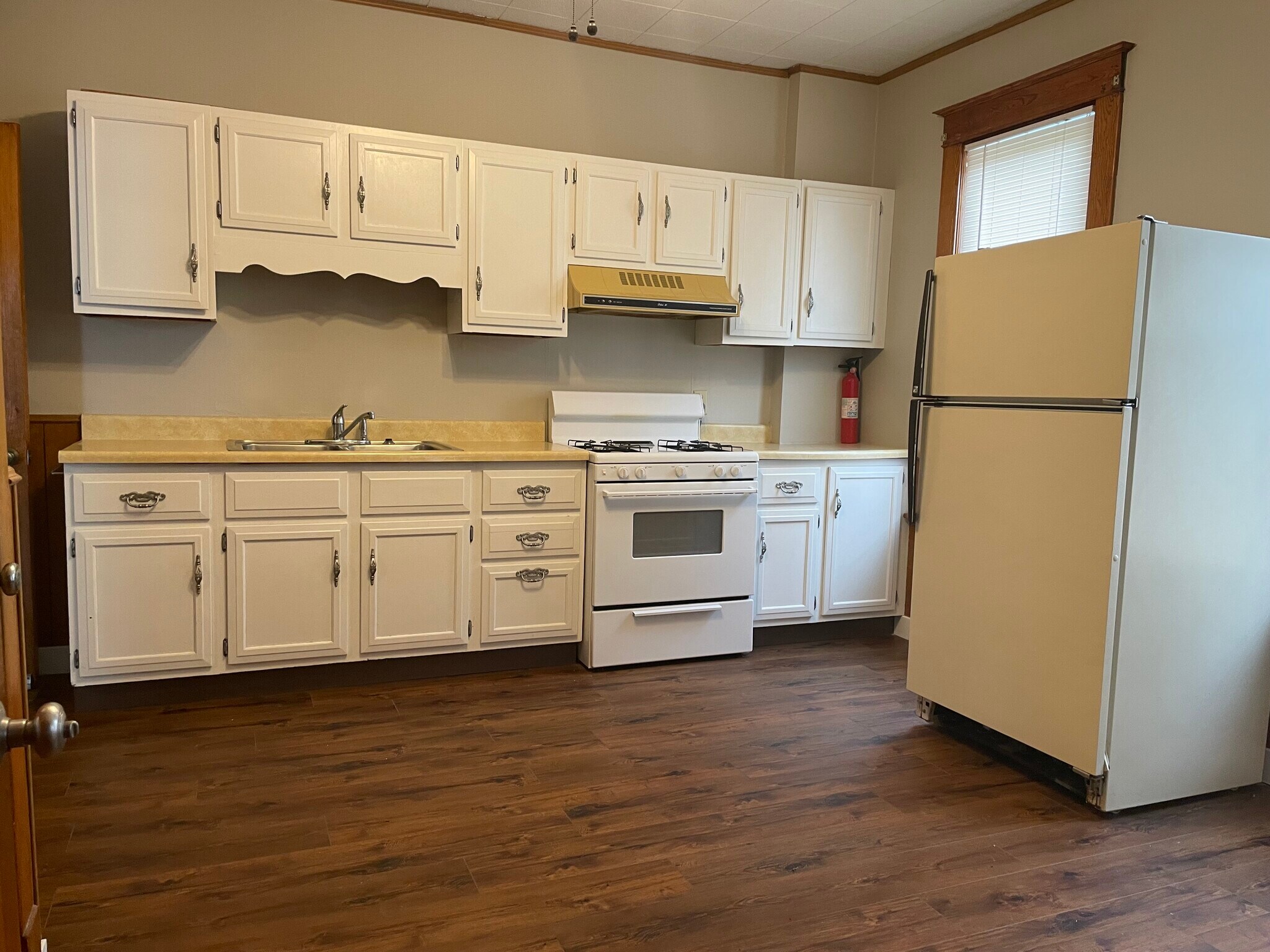 Building Photo - 1721 W 16th St