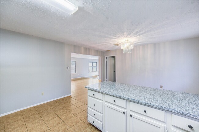 Building Photo - 1510 Chestnut Tree Ln