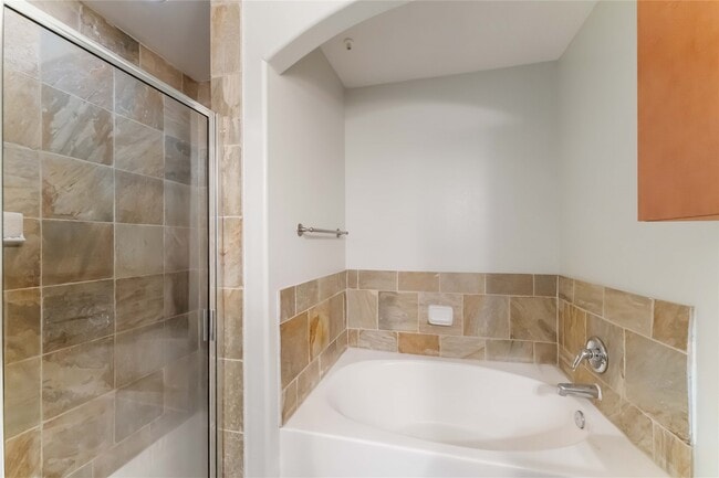 Building Photo - 1901 Post Oak Blvd