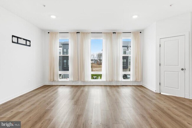 Building Photo - 614 Glenn Lk Dr