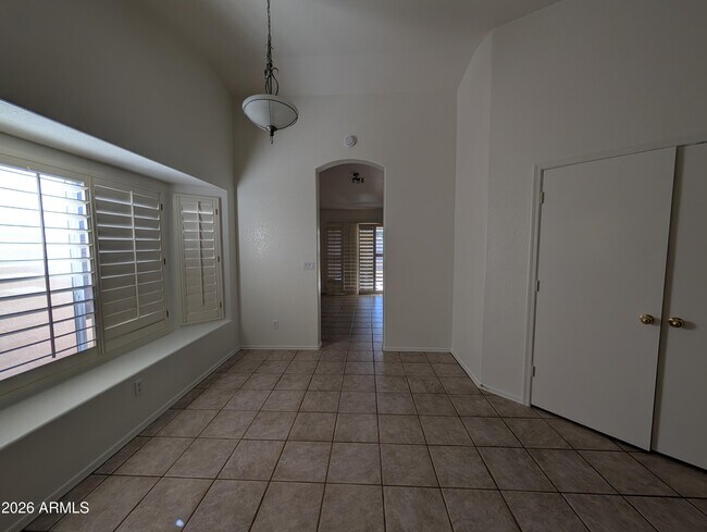 Building Photo - 8918 W Paradise Ln