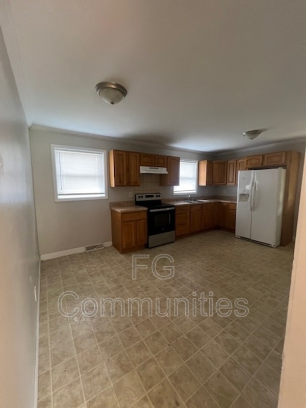 Building Photo - 5212 Lewis Rd