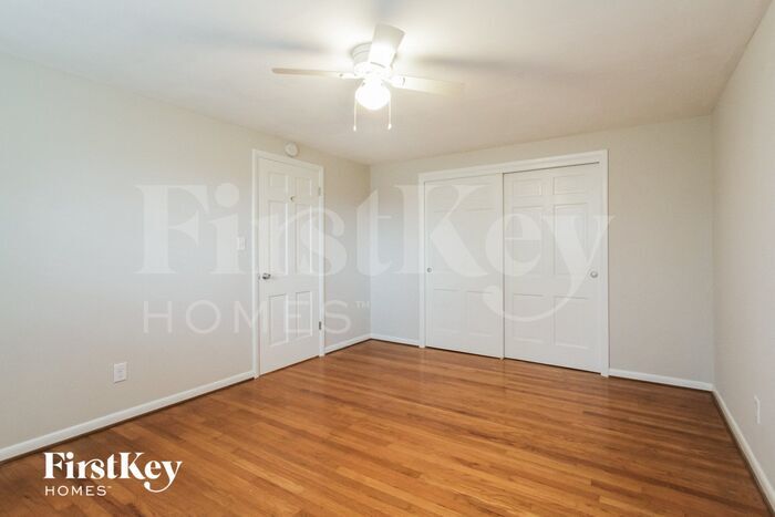 Building Photo - 640 Ashford Dr