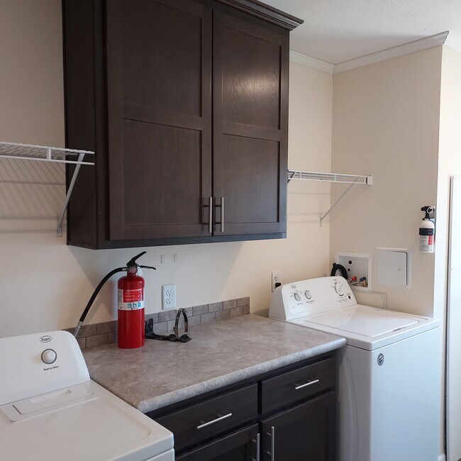 Building Photo - 6438 Hamlet