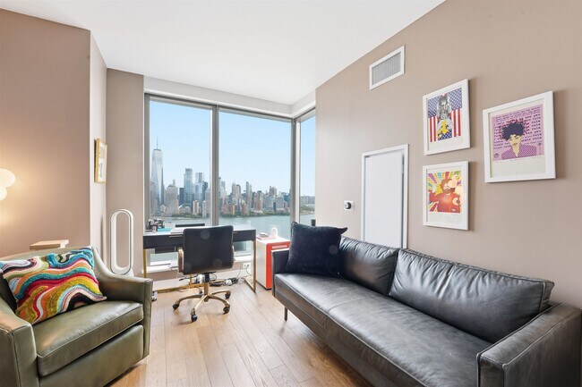 Building Photo - 99 Hudson St