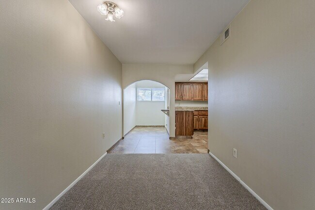 Building Photo - 461 W Holmes Ave
