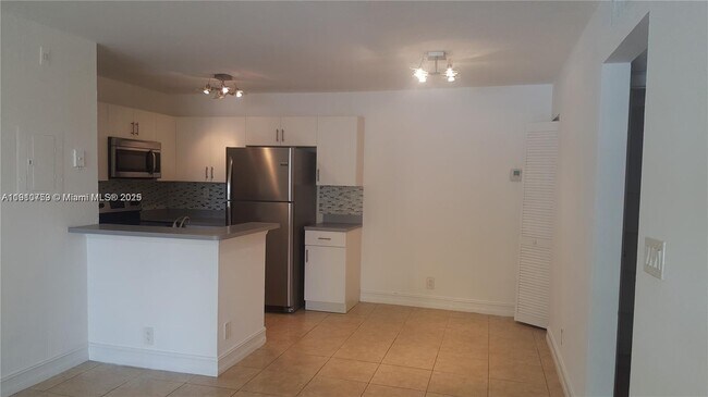 Building Photo - 731 Lyons Rd