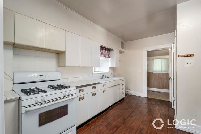 Building Photo - Great 2 Bedroom House on Dead End Street!