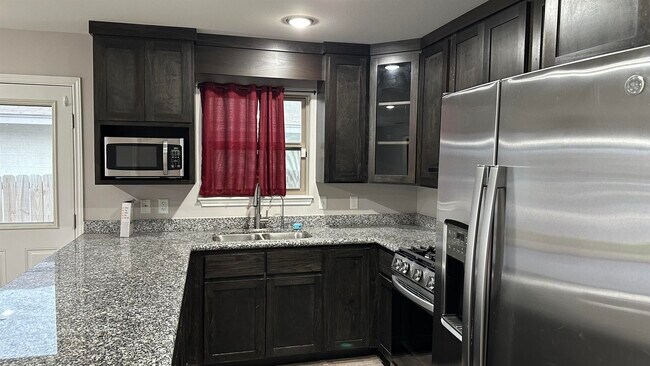 Building Photo - 3704 Octavia Dr