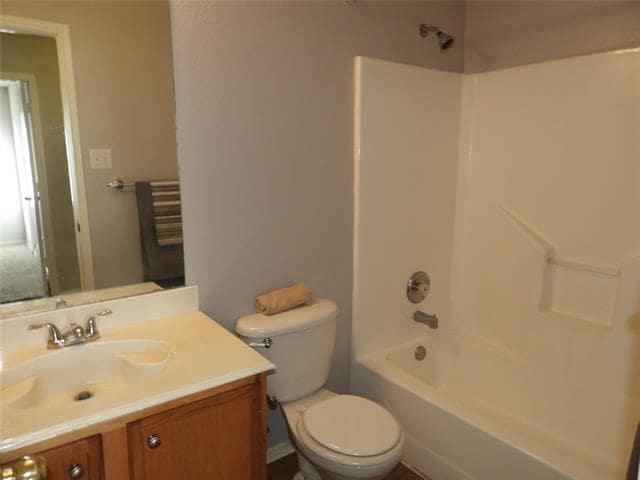 Building Photo - 2109 Teddy Roosevelt Dr