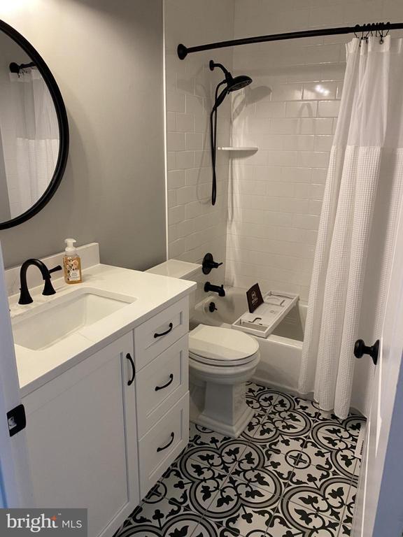 Building Photo - 424 Trumbull Ct