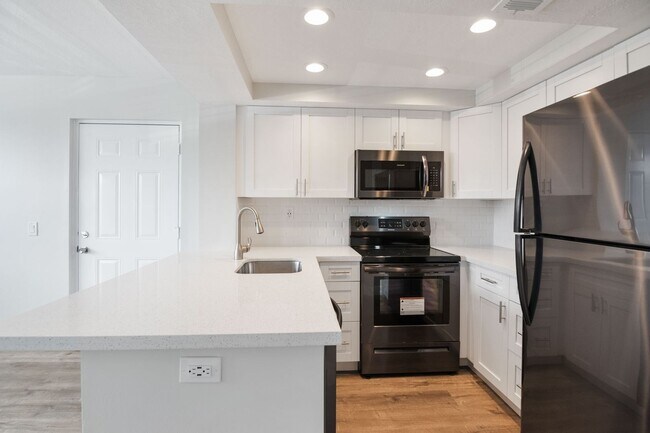 Building Photo - ONE BEDROOM ONE BATHROOM! WATERFRONT COMMU...