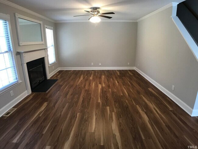 Building Photo - 105 Sandy Creek Ct