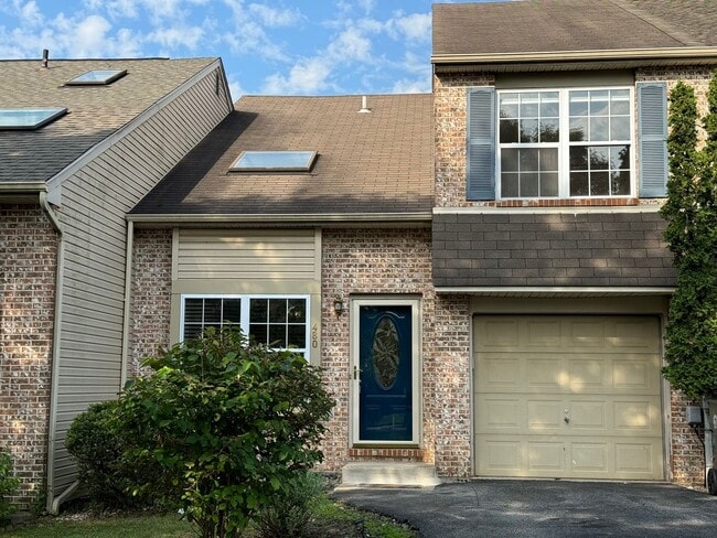 Building Photo - THREE BEDROOM  w Finished Basement- PARKLA...