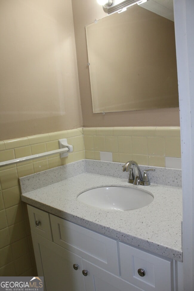 Building Photo - 289 Bruce St