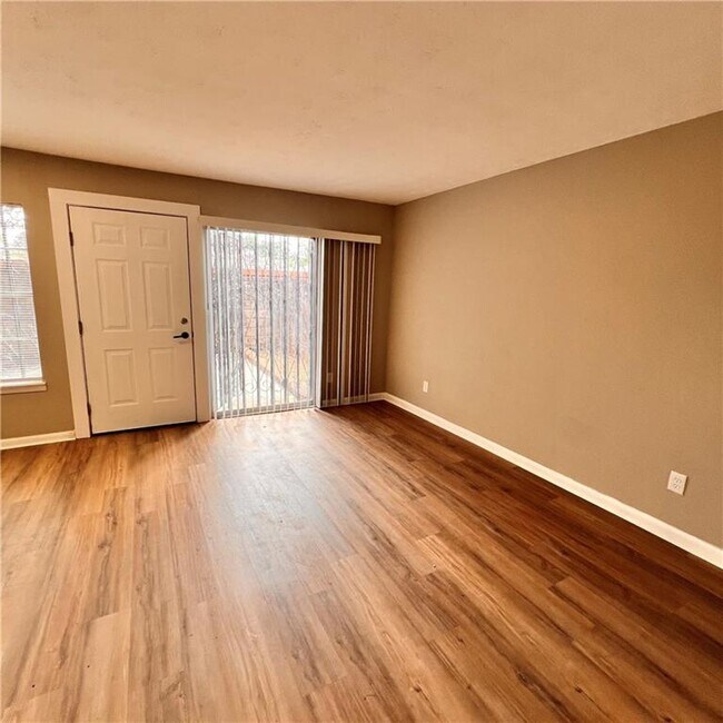 Building Photo - 3254 Strawberry Ln