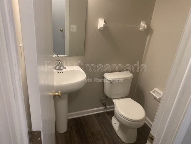 Building Photo - 8620 Olenbrook Dr