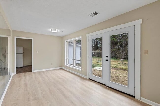 Building Photo - 1201 Shoreham Dr