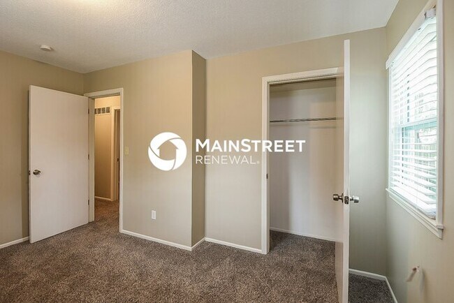 Building Photo - 3 Bedroom Pet-Friendly Home in Kansas City...