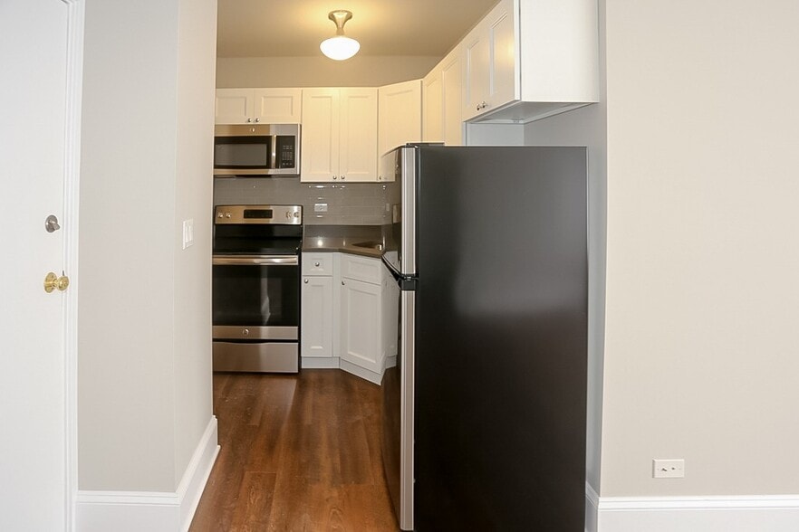 Building Photo - 817 W Lakeside Pl