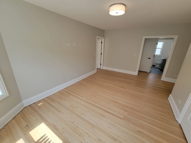 Building Photo - 6418 N Richmond St