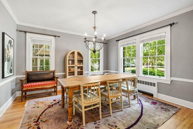 Building Photo - Stunning 3 bedroom FURNISHED MID-TERM RENTAL home in historic downtown Burlington