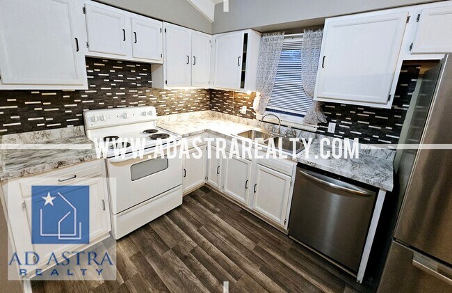 Building Photo - Open 3 Bed 2 Bath Home KCMO!!-Available NOW!!