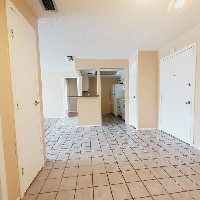 Building Photo - Cozy 2Bed 2Bath Apartment