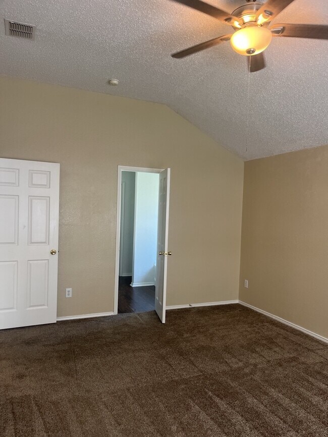 Building Photo - Great home in Windmill Farms! 3/2/2 Availa...