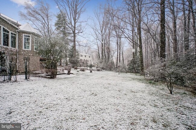 Building Photo - 4623 University Dr