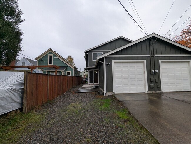 Building Photo - BishCarlson - 2907-2909 S 9th St