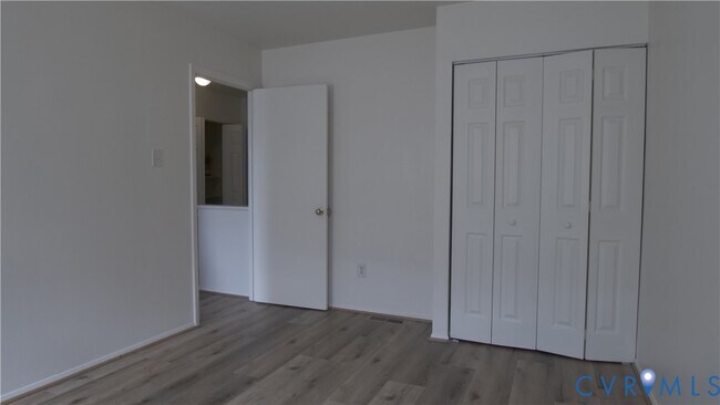 Building Photo - 419 Roxana Rd