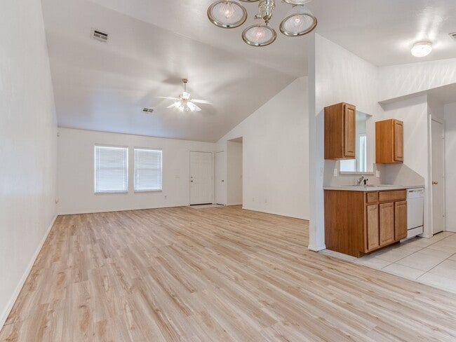Building Photo - Charming 3 Bed, 2 Bath Home for Rent in Norman!