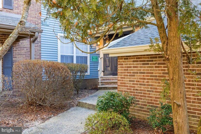 Building Photo - 5033 Beech Ct