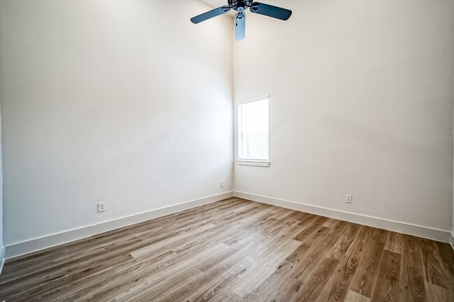 Building Photo - 2523 Appian Wy